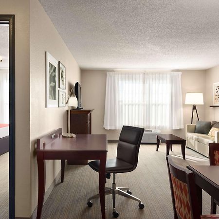 Country Inn & Suites By Radisson, Kansas City At Village West, Ks Bonner Springs Exterior foto